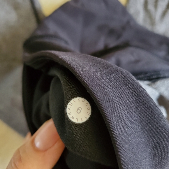 Lululemon Train Times Crop in Heathered Black/Black Size 6 - Picture 11 of 15